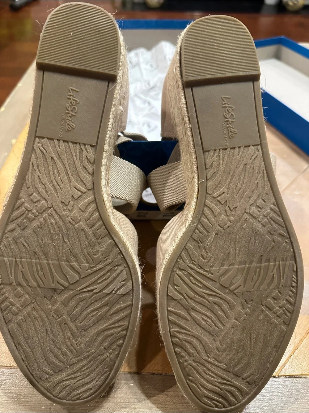 LifeStride Velocity 2.0 taupe espadrille wedges  8.5 wide